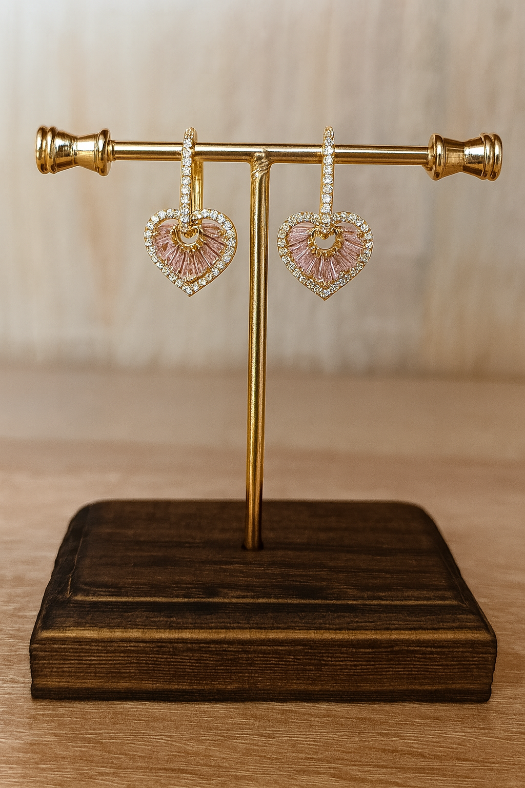 Hoepel Oorbellen met Roze Hart | 16K Goud | Cubic Zirconia