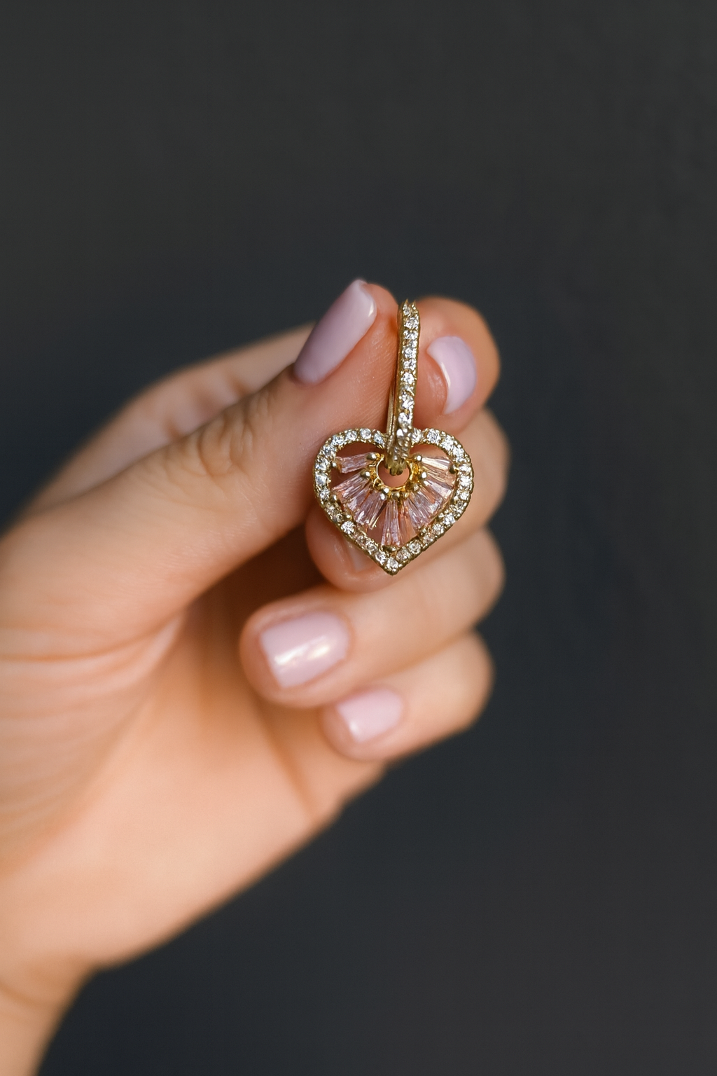 Hoepel Oorbellen met Roze Hart | 16K Goud | Cubic Zirconia