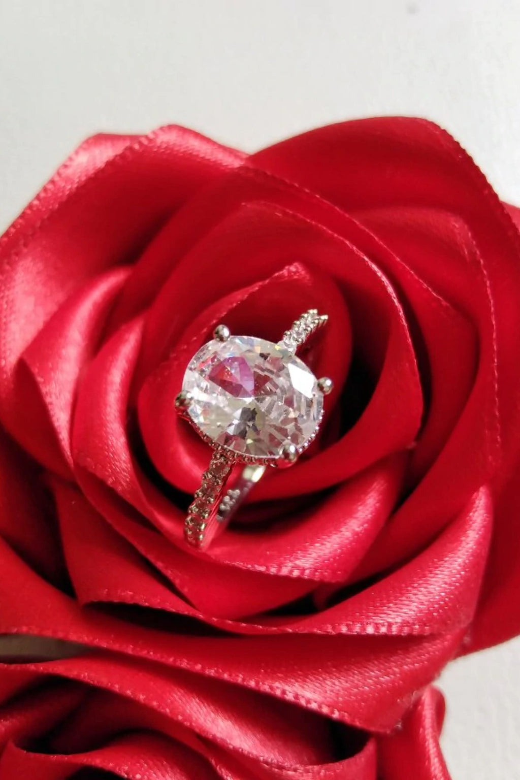 Ovale Cocktail Ring | 925 Zilver | 18K Wit Goud | Cubic Zirconia | Handgemaakt in Zweden