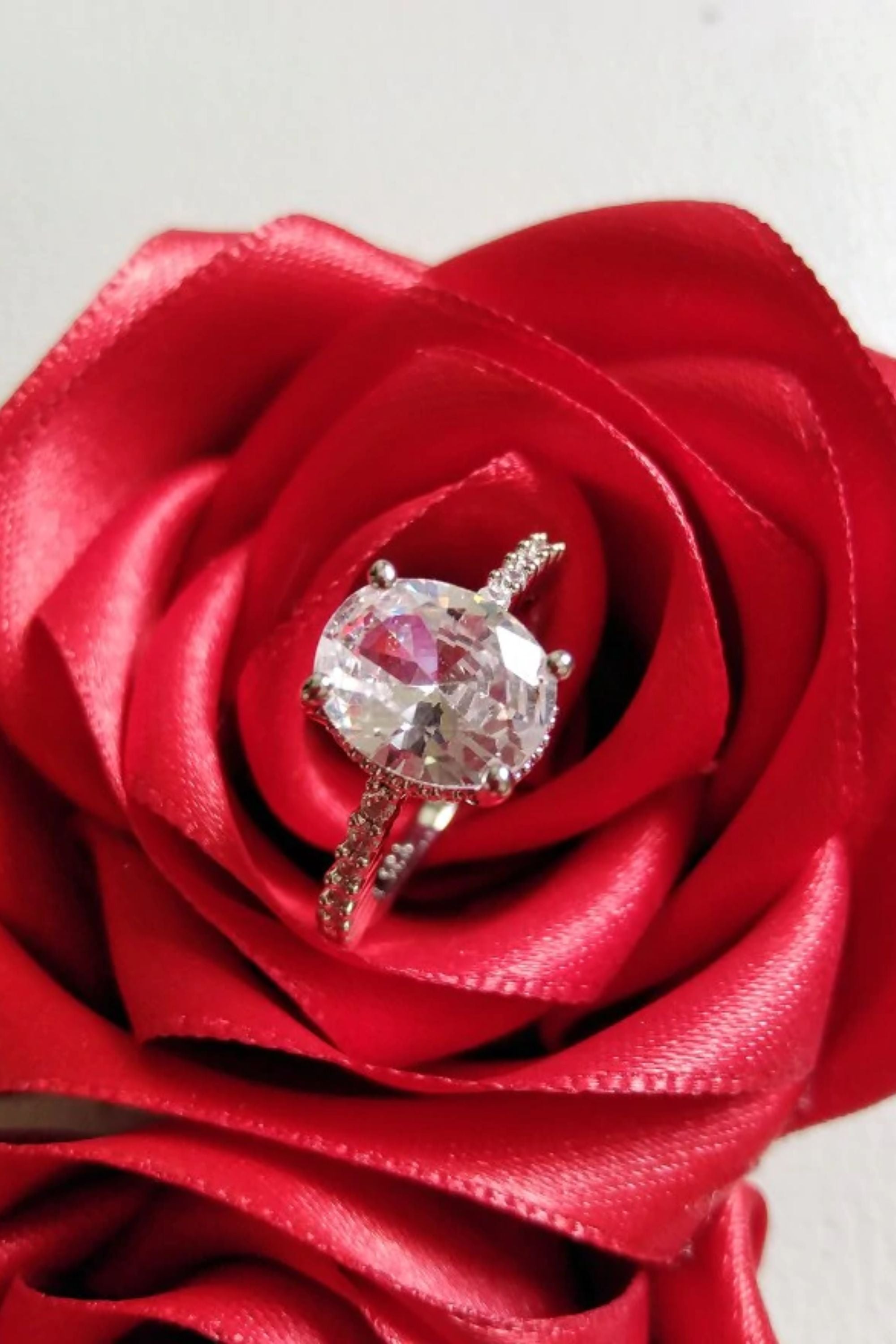 Ovale Cocktail Ring | 925 Zilver | 18K Wit Goud | Cubic Zirconia | Handgemaakt in Zweden