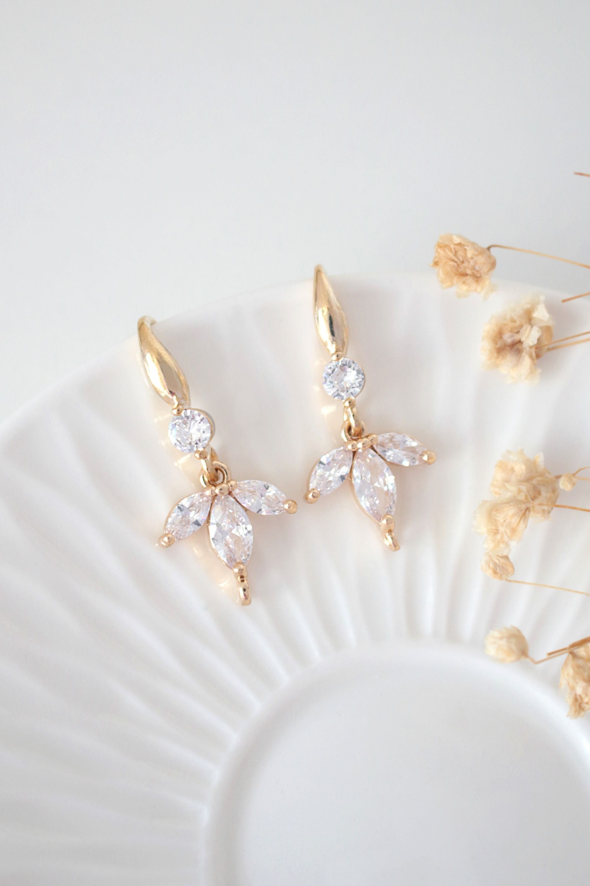 ✨ "Bloom" Bloemblaadjes Oorbellen | 24K Goud | 925 Zilver | Zirconia