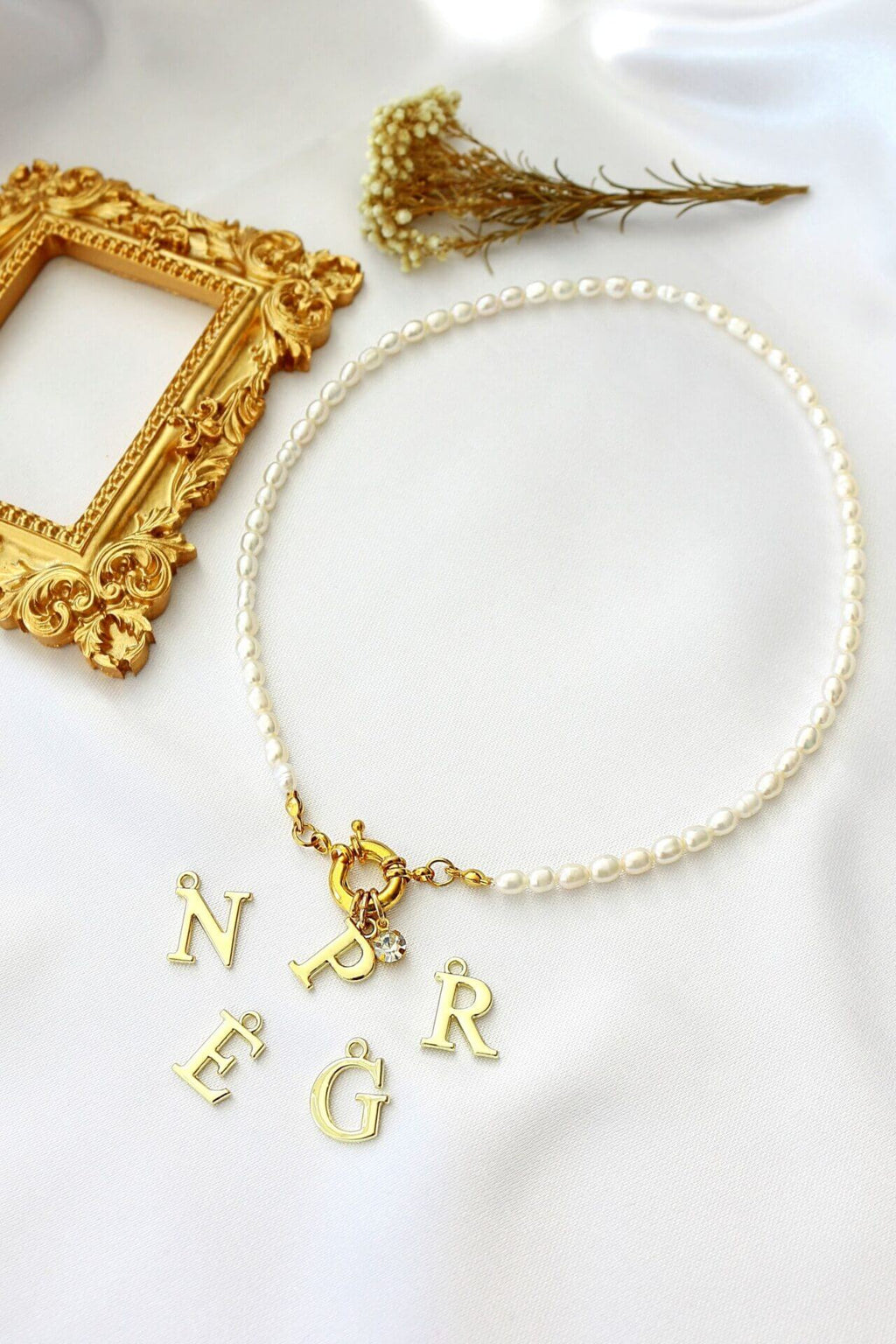 Gepersonaliseerde Initiaal Choker | 24k Goud & Zoetwaterparel Ketting