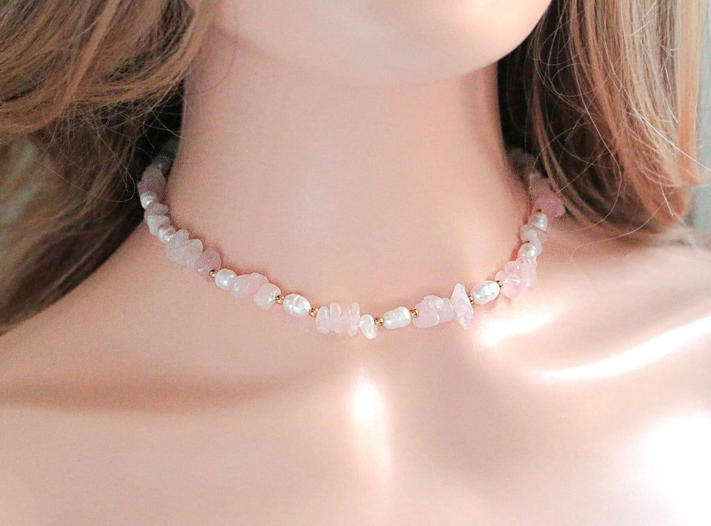 Rozenkwarts Choker | Natuurlijke Kristallen & Zoetwaterparel Ketting
