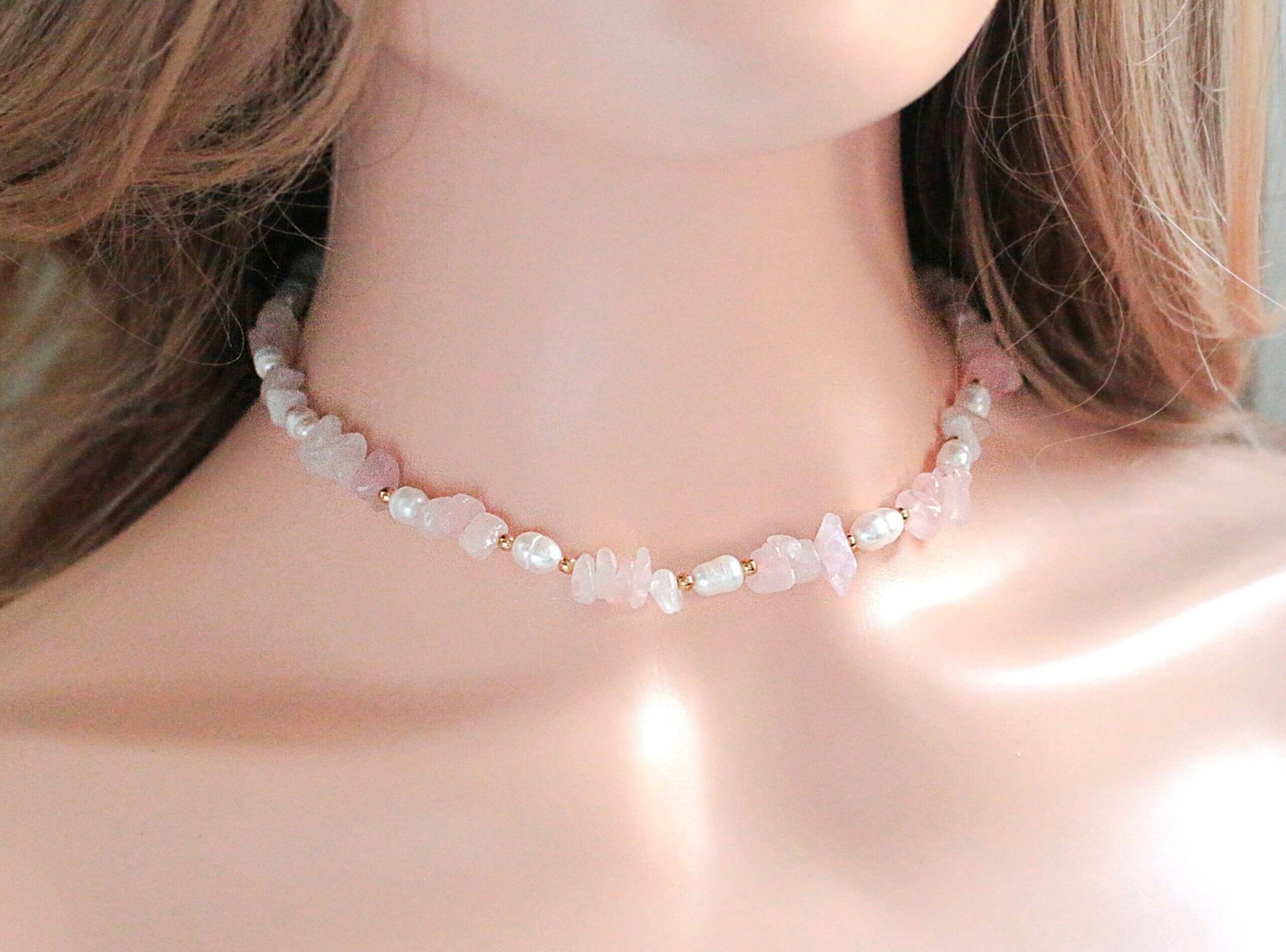 Rozenkwarts Choker | Natuurlijke Kristallen & Zoetwaterparel Ketting