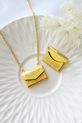 Envelop Locket Ketting | 24K Goud | Daisy Gravure